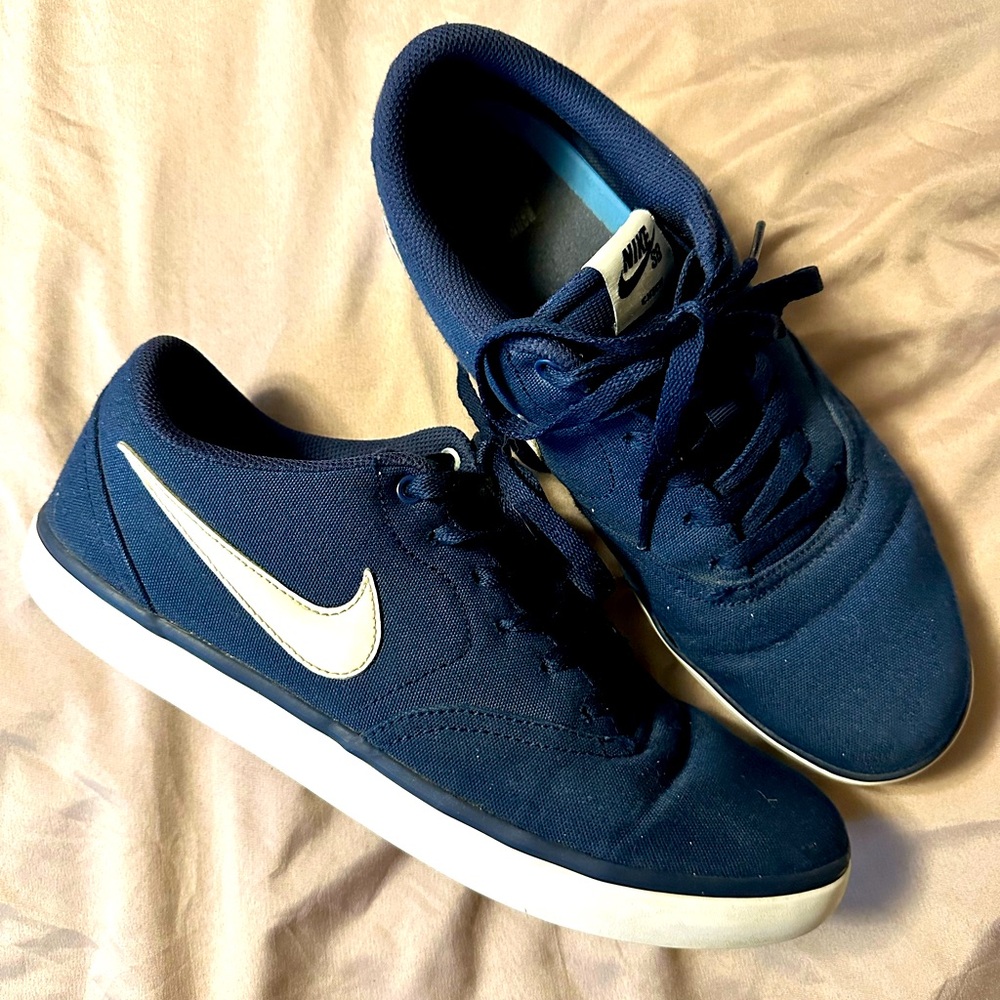 Nike SB Sneakers; Men’s Size 10.5; Blue & White